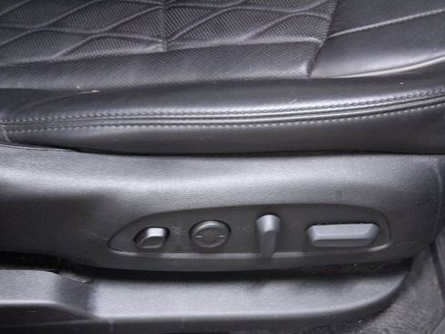 Used 2022 Buick Enclave Avenir image 11