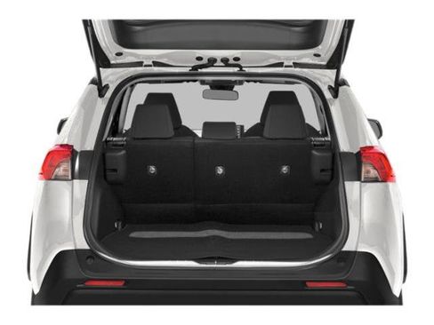 Used 2022 Toyota RAV4 LE image 14