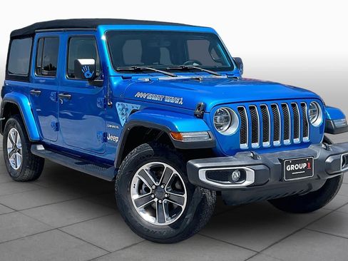 Used 2022 Jeep Wrangler Unlimited Sahara w/ LED Lighting Group AWD/4WD image 3