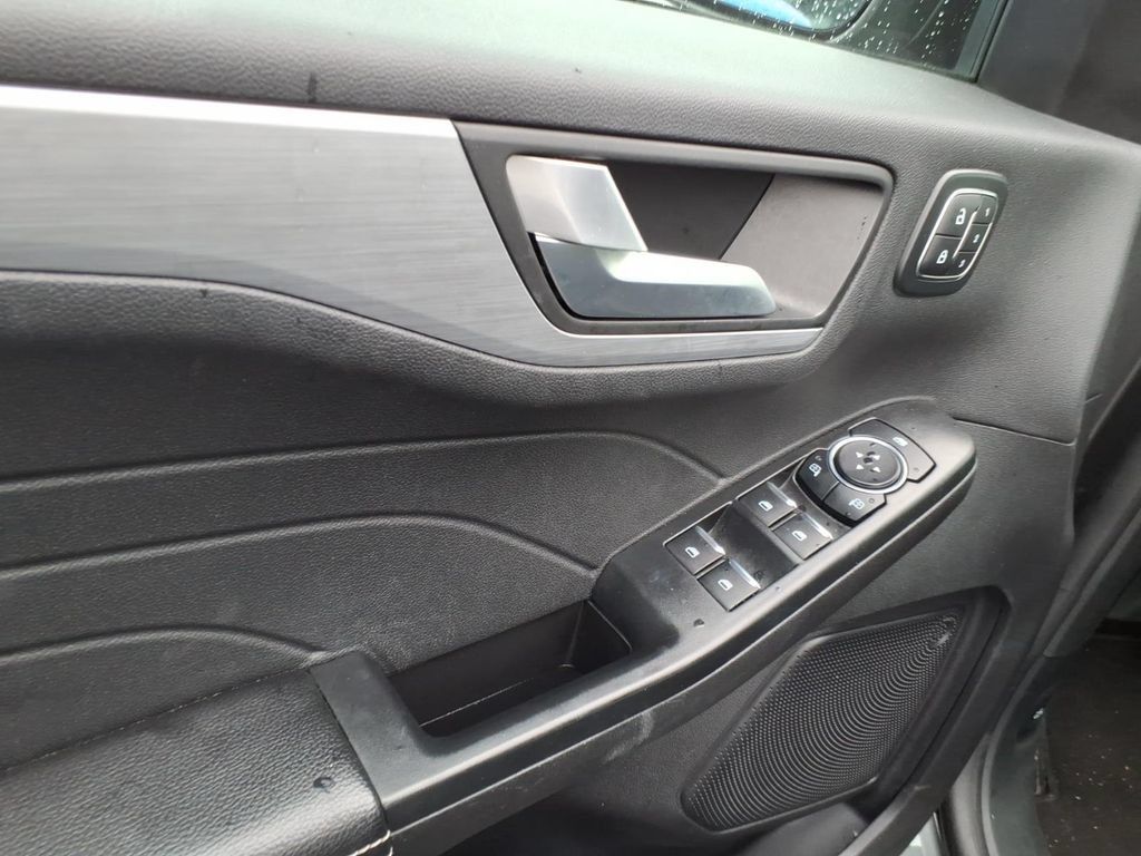 Used 2025 Ford Escape Platinum AWD/4WD image 15