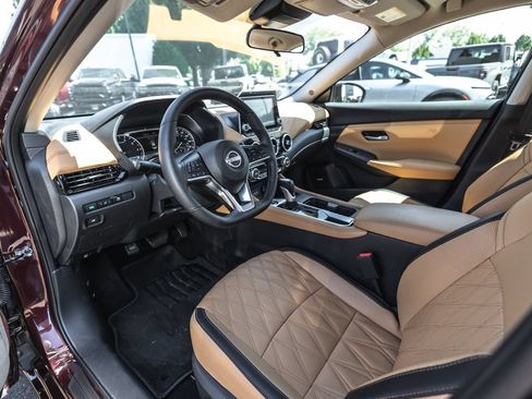 Used 2025 Nissan Sentra SV w/ SV Premium Package FWD image 17