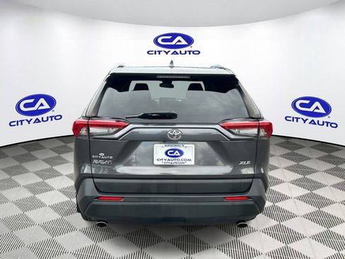 Used 2020 Toyota RAV4 XLE Premium FWD image 5