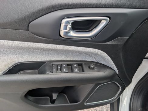 Used 2022 Jeep Compass Latitude AWD/4WD image 19