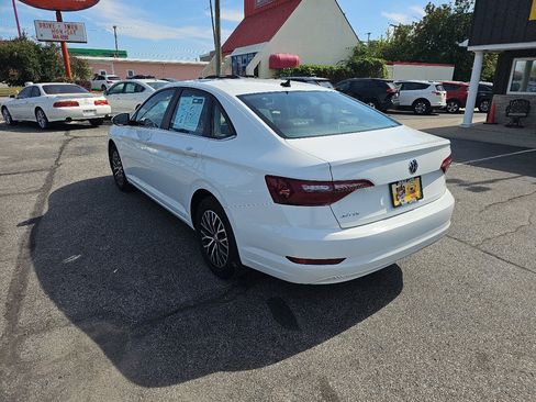 Used 2021 Volkswagen Jetta SE image 8