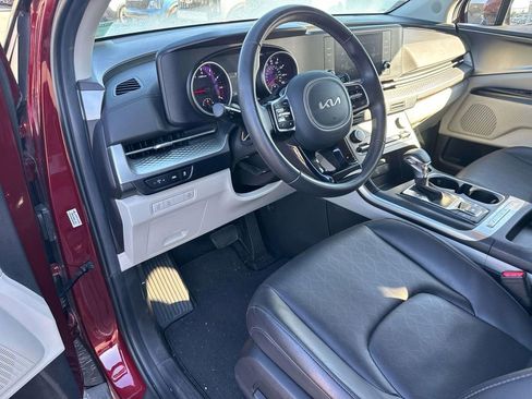 Used 2024 Kia Carnival LX FWD image 24