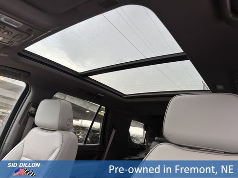 Used 2024 GMC Yukon SLT w/ SLT Premium Package image 12