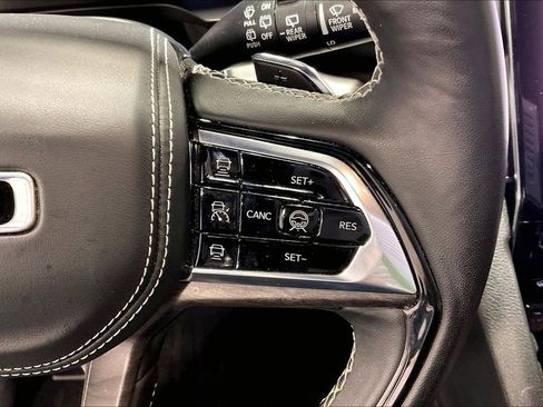 Used 2022 Jeep Grand Cherokee Overland w/ Adv Protech Group III image 25