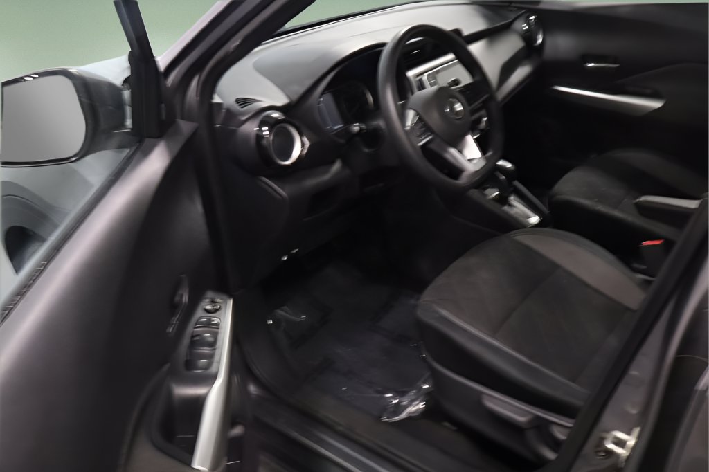Used 2020 Nissan Kicks SV FWD image 9