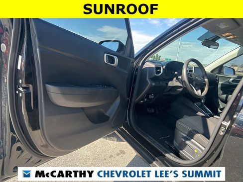 Used 2024 Hyundai Venue SEL image 35