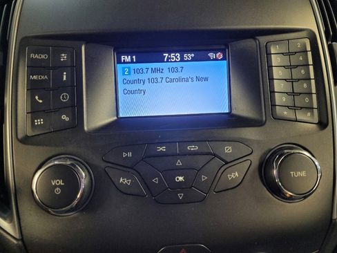 Used 2019 Ford Edge SE FWD image 25