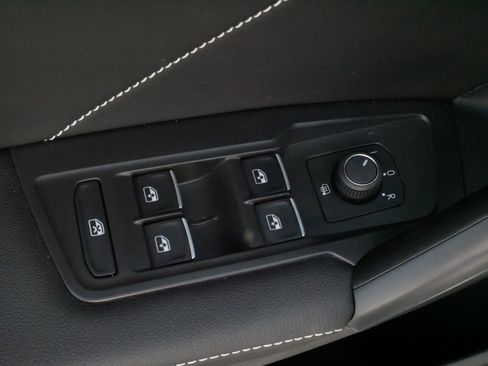 Certified 2024 Volkswagen Tiguan SE R-Line image 19