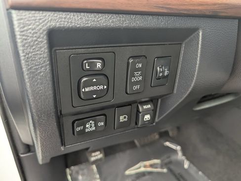 Used 2018 Toyota Tundra Limited w/ Limited Premium Package AWD/4WD image 13