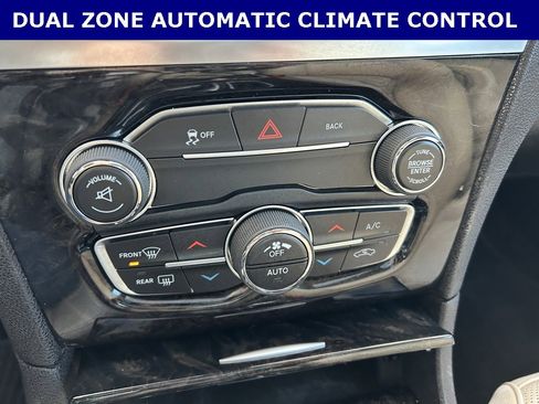 Used 2016 Chrysler 300 C image 15