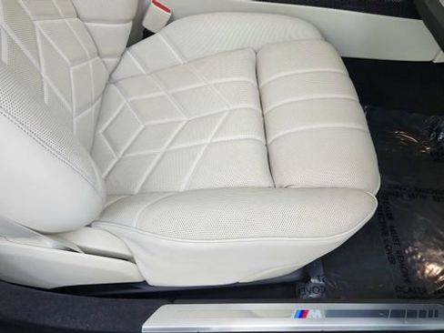 Used 2023 BMW i7 xDrive60 w/ Executive Package 2 image 23