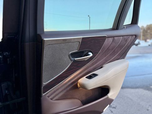 Used 2019 Lexus LS 500 w/ Luxury Package image 29