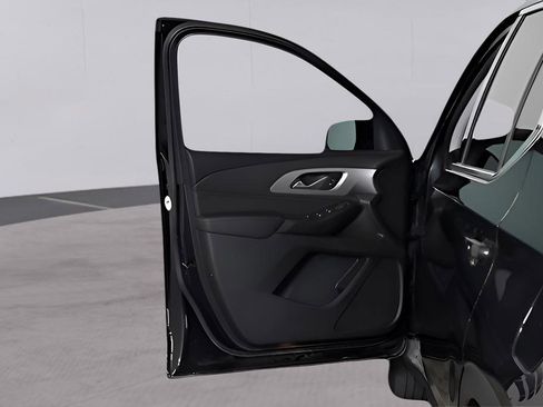 Used 2021 Chevrolet Traverse LS image 7