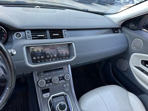 Used 2019 Land Rover Range Rover Evoque SE Premium image 18