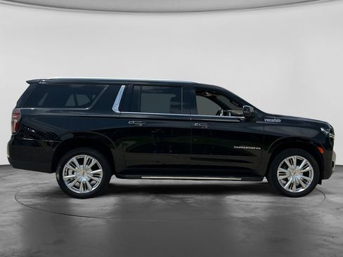 Used 2023 Chevrolet Suburban High Country AWD/4WD image 9