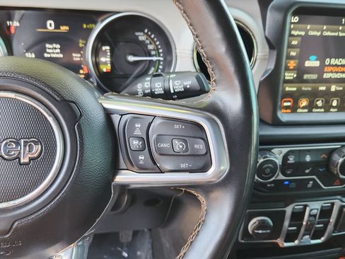 Used 2021 Jeep Wrangler Unlimited Sahara AWD/4WD image 18