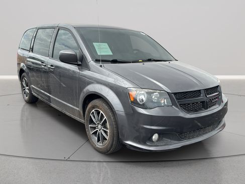 Used 2018 Dodge Grand Caravan SE FWD image 1