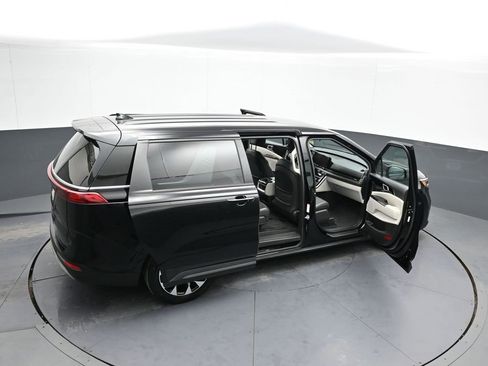 Used 2023 Kia Carnival EX image 45