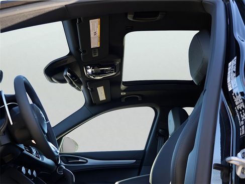 New 2025 Alfa Romeo Stelvio Sprint image 39