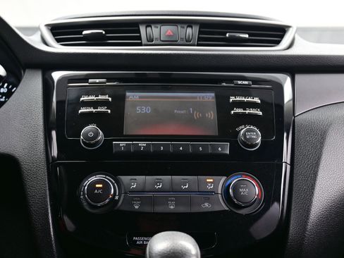 Used 2016 Nissan Rogue S image 18