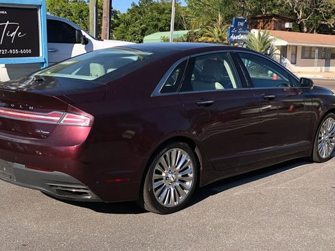Used 2013 Lincoln MKZ image 3