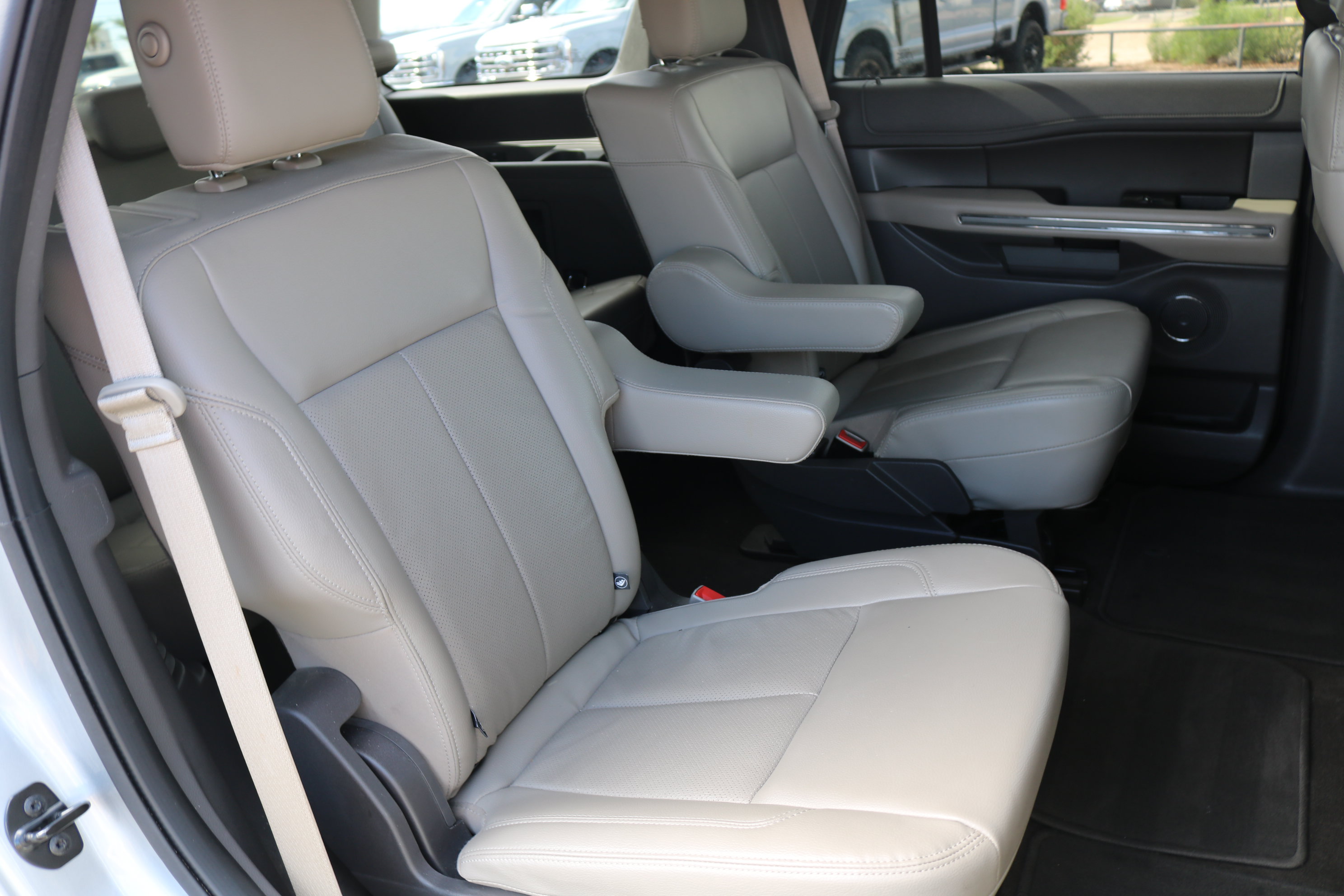 Certified 2020 Ford Expedition XLT w/ Equipment Group 202A AWD/4WD image 11