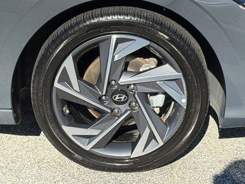 Used 2025 Hyundai Elantra SEL image 30
