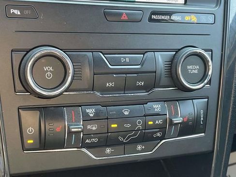 Used 2019 Ford Explorer XLT w/ Equipment Group 202A FWD image 29
