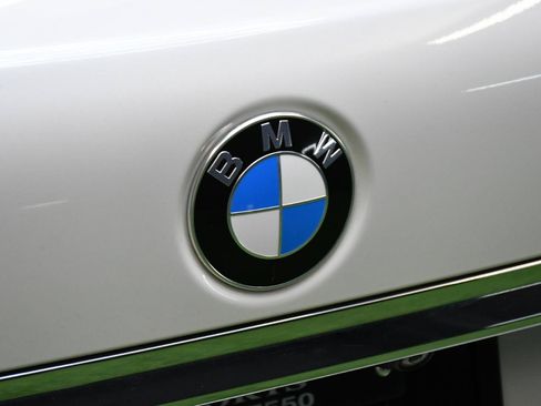 Used 2016 BMW 750i RWD image 8
