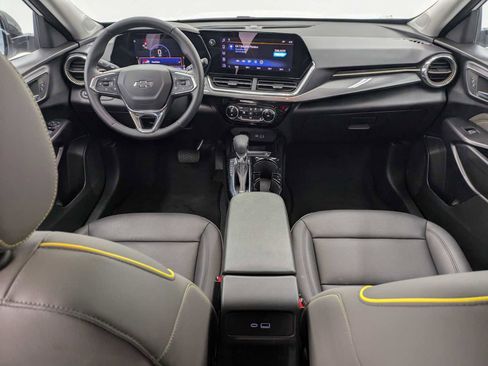 Used 2025 Chevrolet Trax ACTIV w/ Sunroof Package image 16