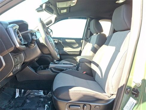 Used 2022 Toyota Tacoma TRD Sport image 13