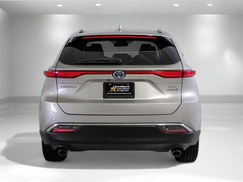 Used 2022 Toyota Venza XLE image 7
