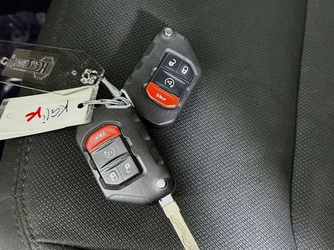 Used 2022 Jeep Gladiator Sport image 34