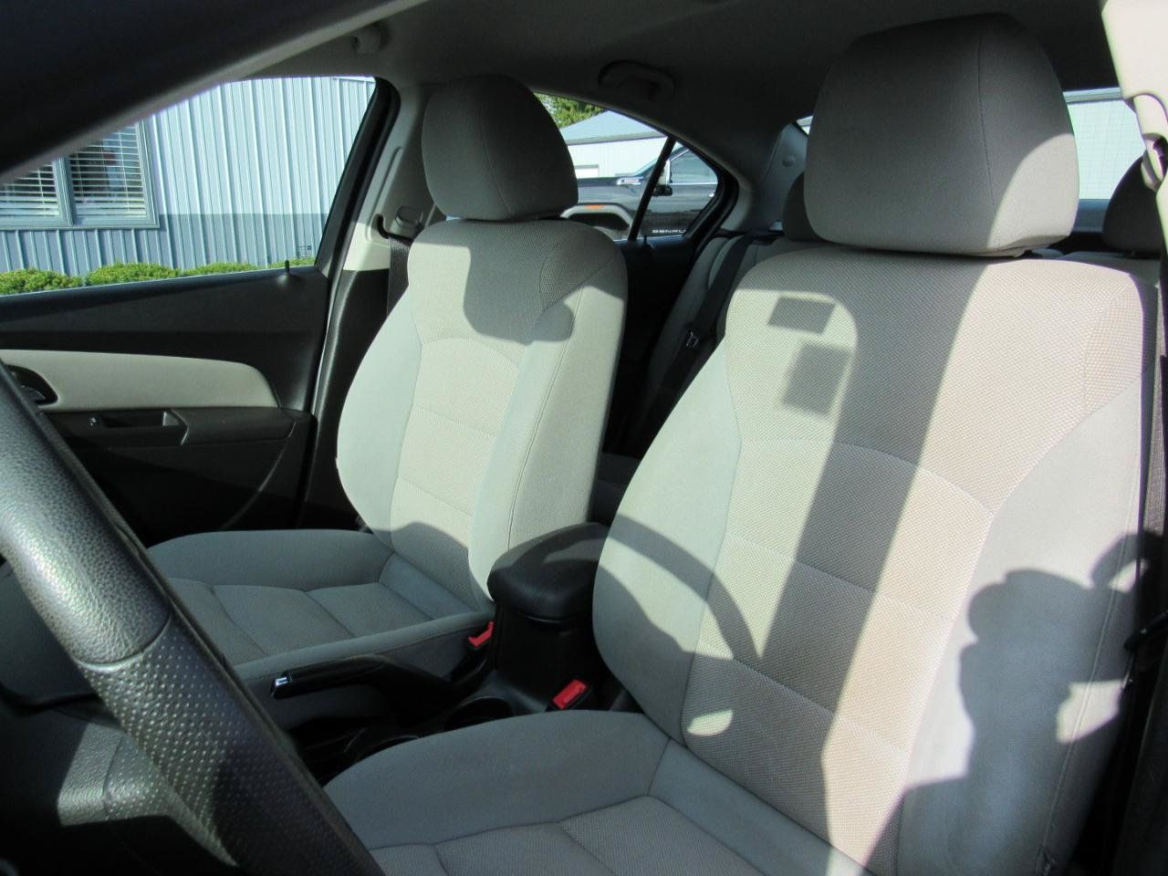 Used 2016 Chevrolet Cruze LT FWD image 15