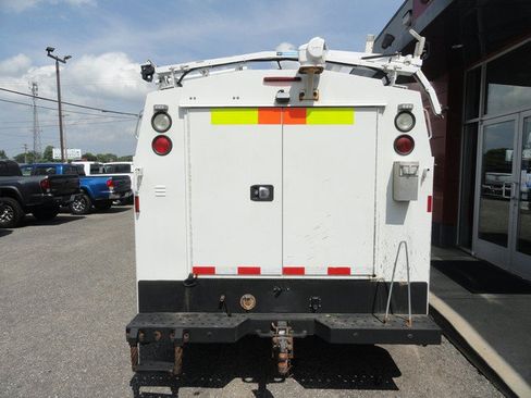 Used 2017 Chevrolet Silverado 3500 W/T RWD image 4