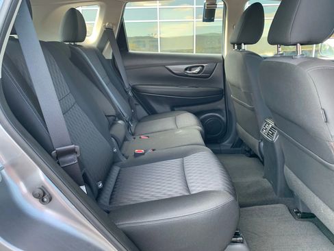 Used 2018 Nissan Rogue S image 27