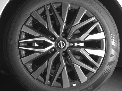 Used 2025 Nissan Altima 2.5 SV FWD image 12