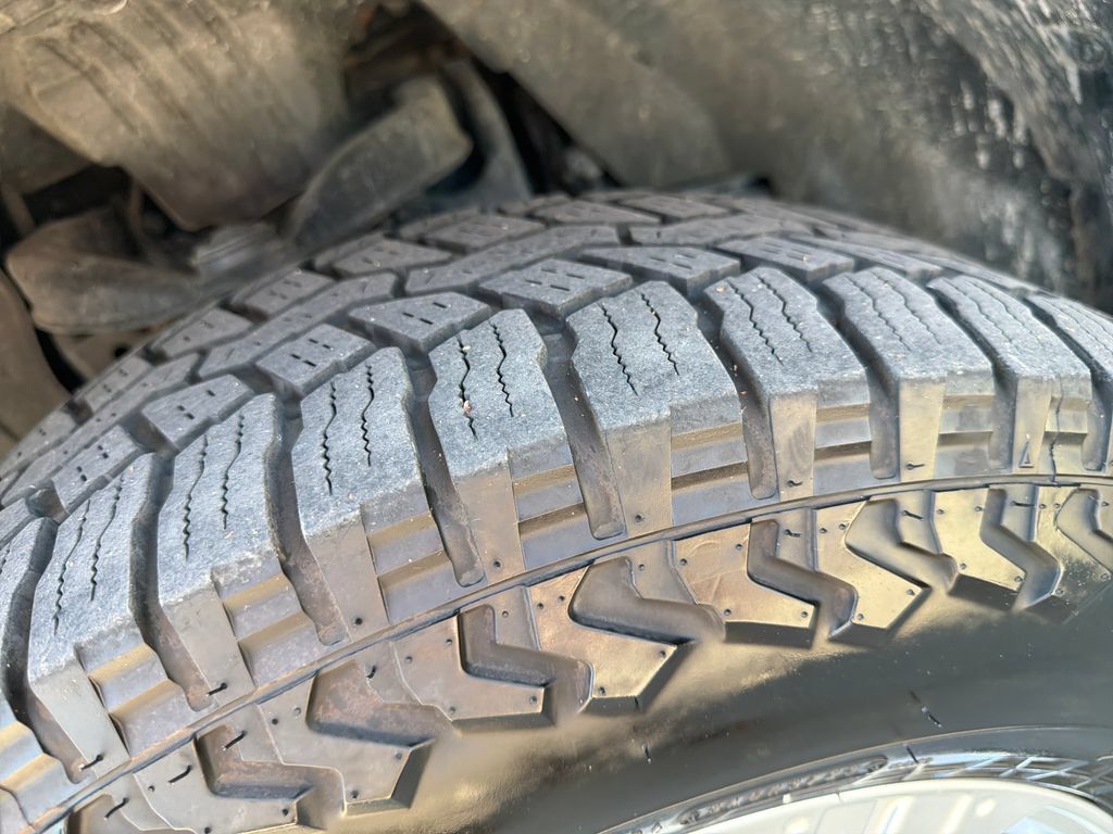 Used 2018 Nissan Titan SV AWD/4WD image 6