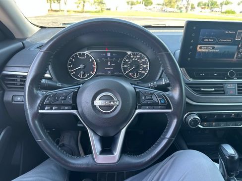 Used 2023 Nissan Altima 2.5 SV w/ SV Premium Package FWD image 11