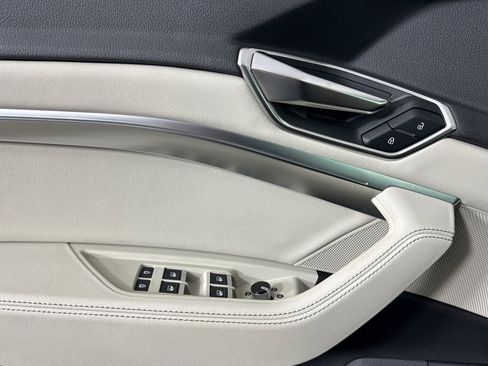 Used 2024 Audi Q8 e-tron Premium image 10