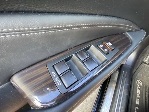 Used 2013 Lexus LS 460 image 17