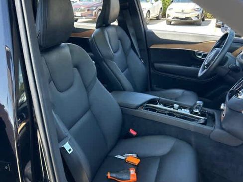 Used 2024 Volvo XC90 T8 Plus w/ Protection Package Premier AWD/4WD image 9