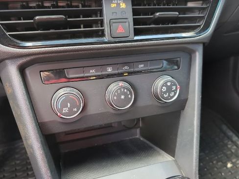 Used 2022 Volkswagen Taos S image 18