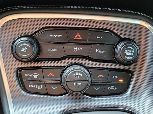 Used 2016 Dodge Challenger SRT RWD image 21