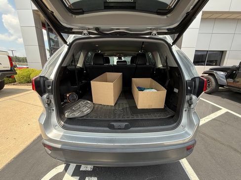 Used 2018 Toyota Highlander Plus FWD image 9