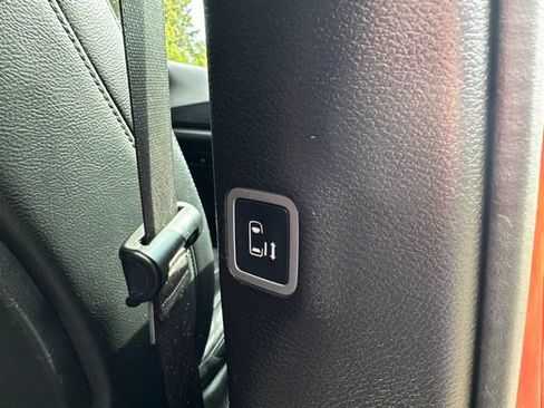 Used 2018 Chrysler Pacifica Touring-L w/ Premium Audio Group FWD image 22