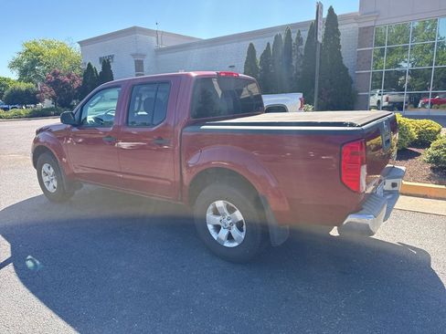 Used 2009 Nissan Frontier SE w/ SE Value Truck Pkg AWD/4WD image 2